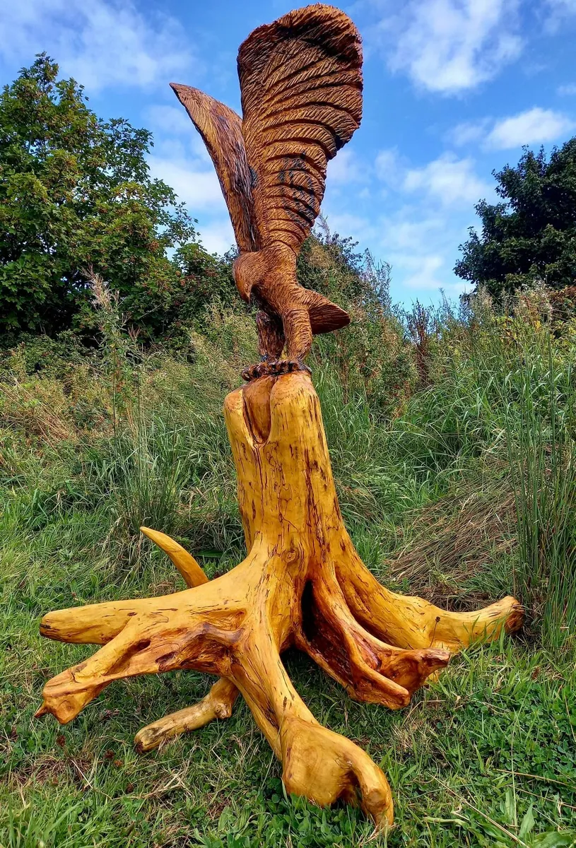 Carved wooden eagle - Image 2