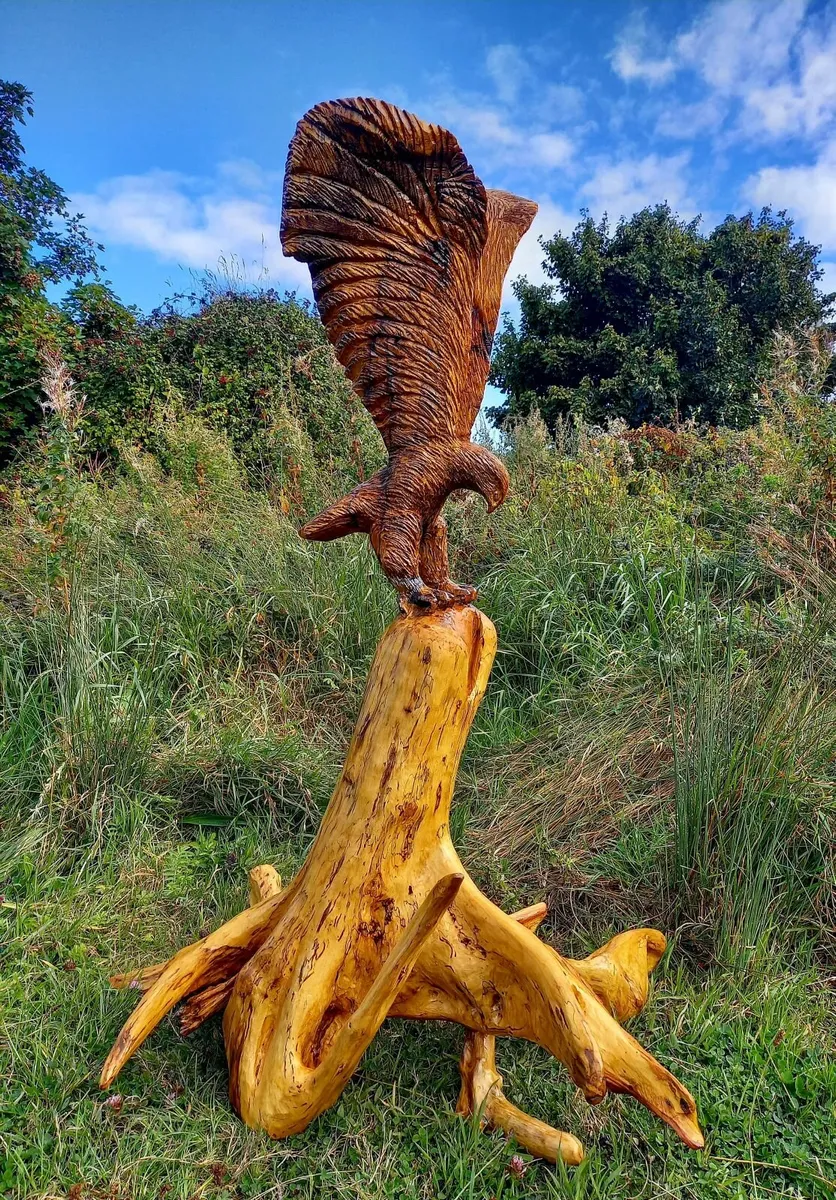 Carved wooden eagle - Image 3