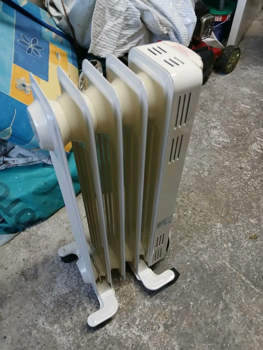 4 fin oil filled radiator. - Image 1