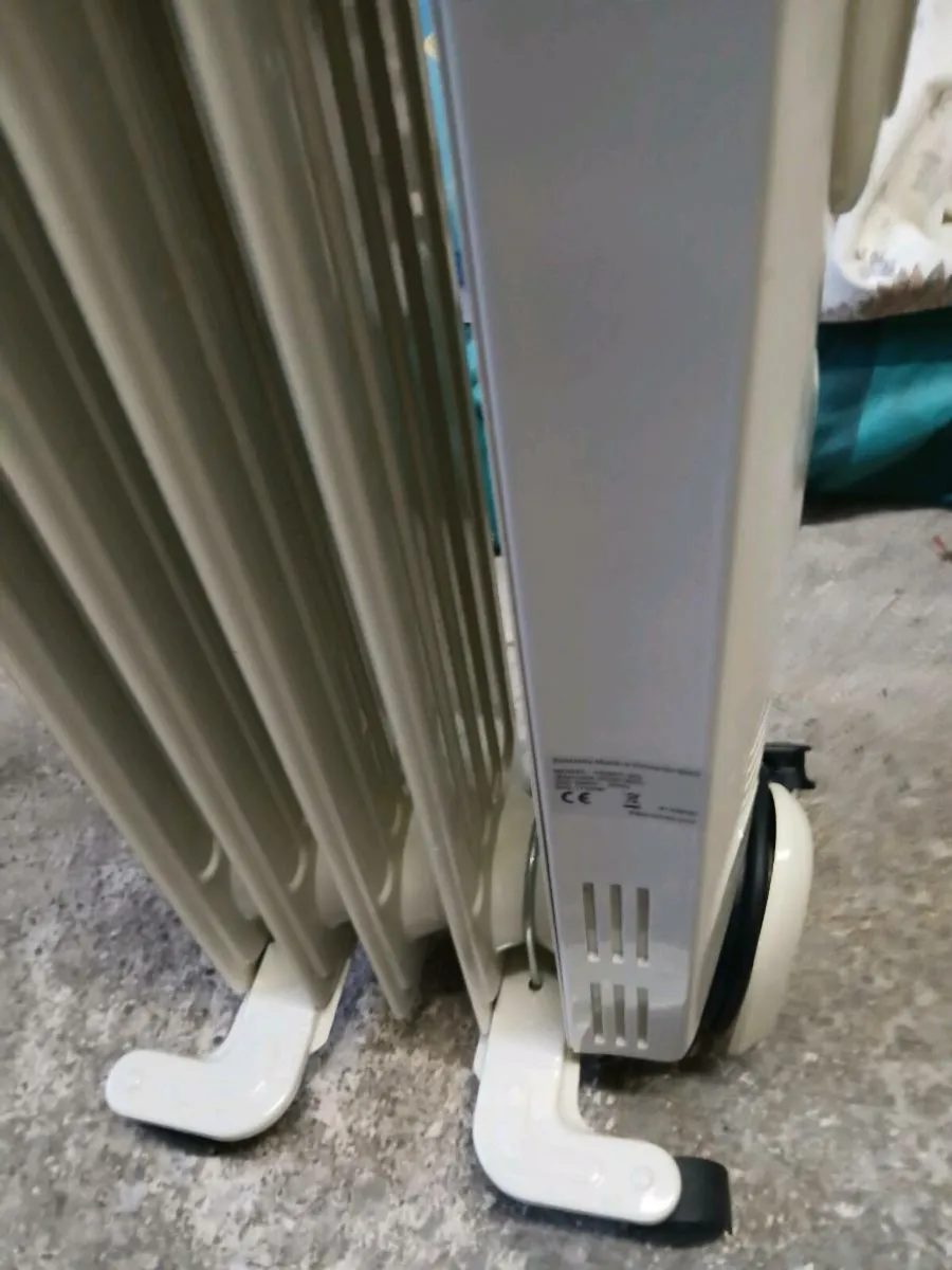 4 fin oil filled radiator. - Image 3