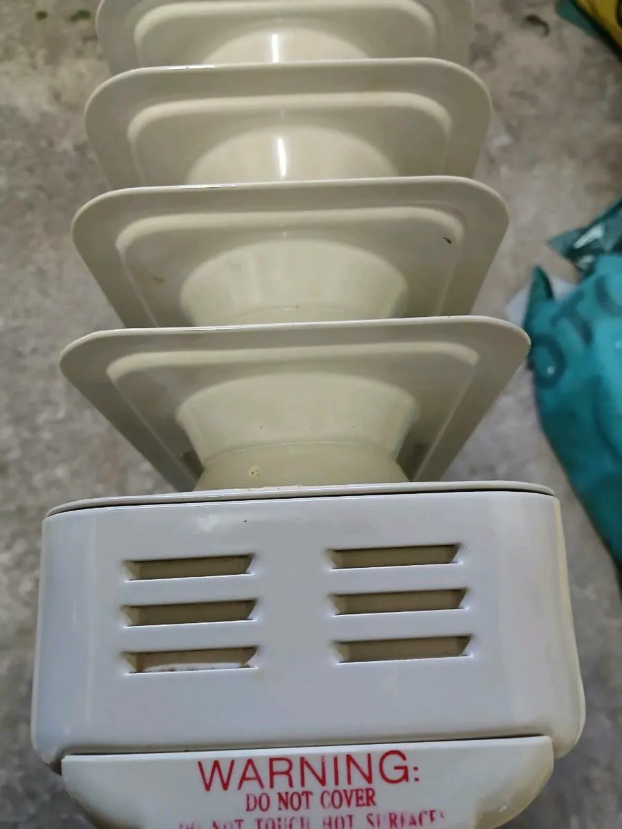 4 fin oil filled radiator. - Image 4
