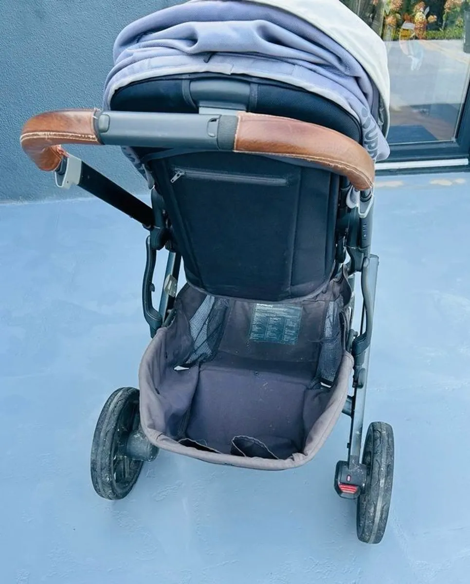uppababy vista  buggy with bassinet - Image 1