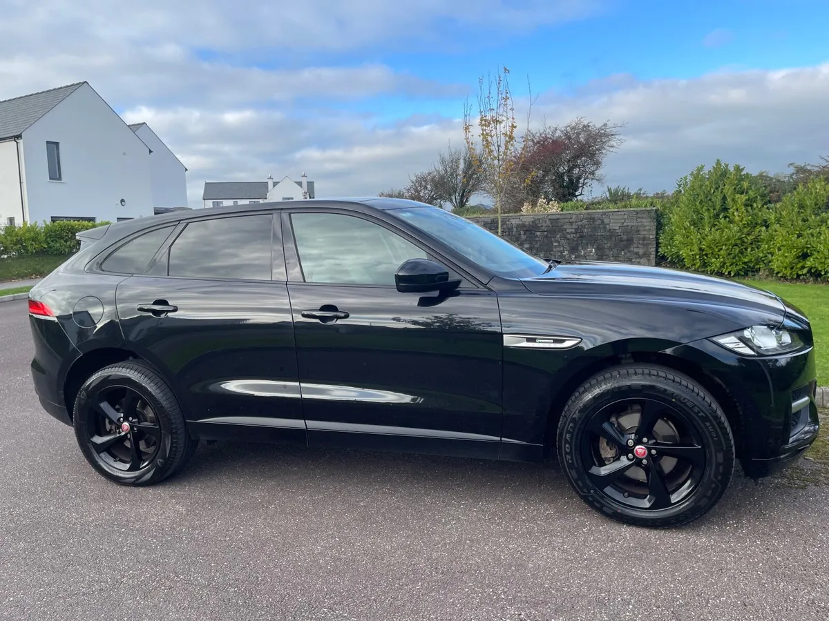 Jaguar F-Pace 2017 - Image 2