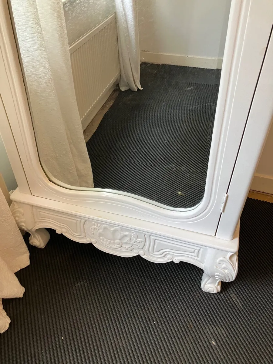 Wardrobe - Image 3