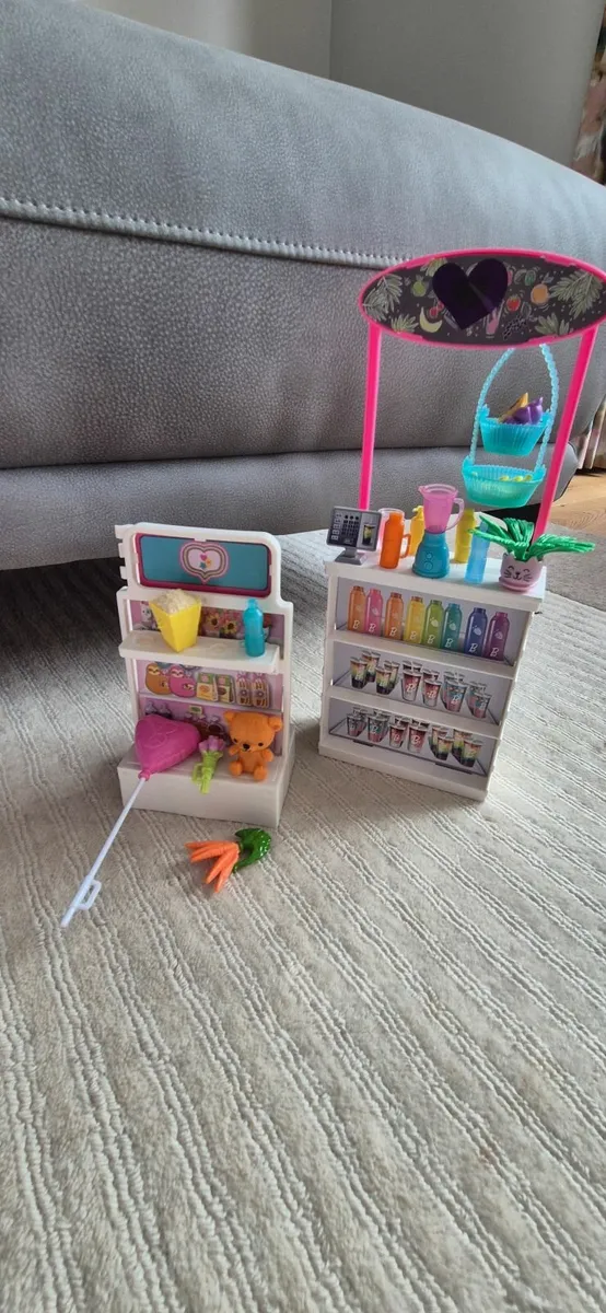 Barbie in wheelchair,  baby buggy & doctors & shop - Image 3