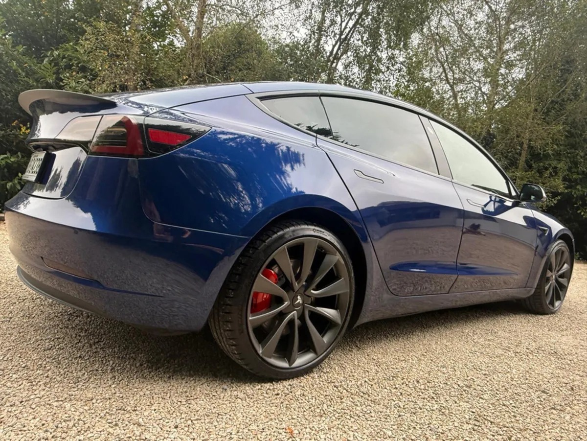 Tesla Model 3 PERFORMANCE DUAL MOTOR ALL WHEEL DRI - Image 4