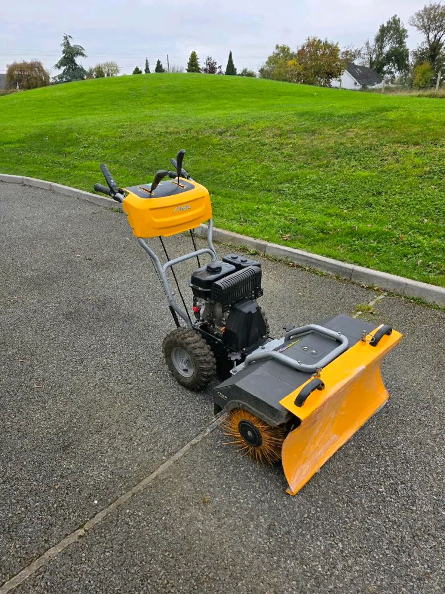 STIGA Petrol Road Sweeper - Image 2