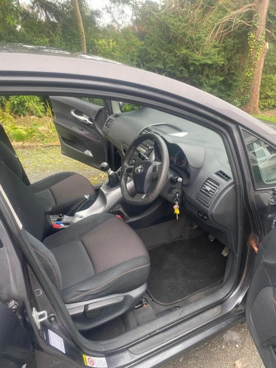 Toyota Auris 2011 - Image 3