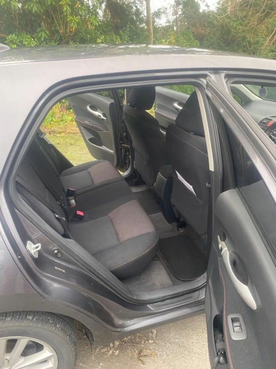 Toyota Auris 2011 - Image 4