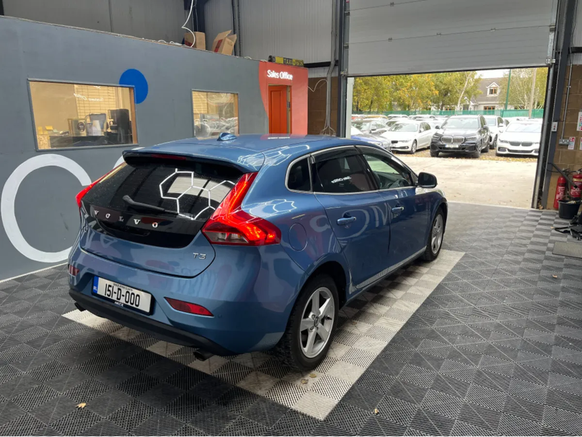 Volvo V40 €12950! 2015 VOLVO V40 AUTOMATIC T3 SE 1 - Image 2