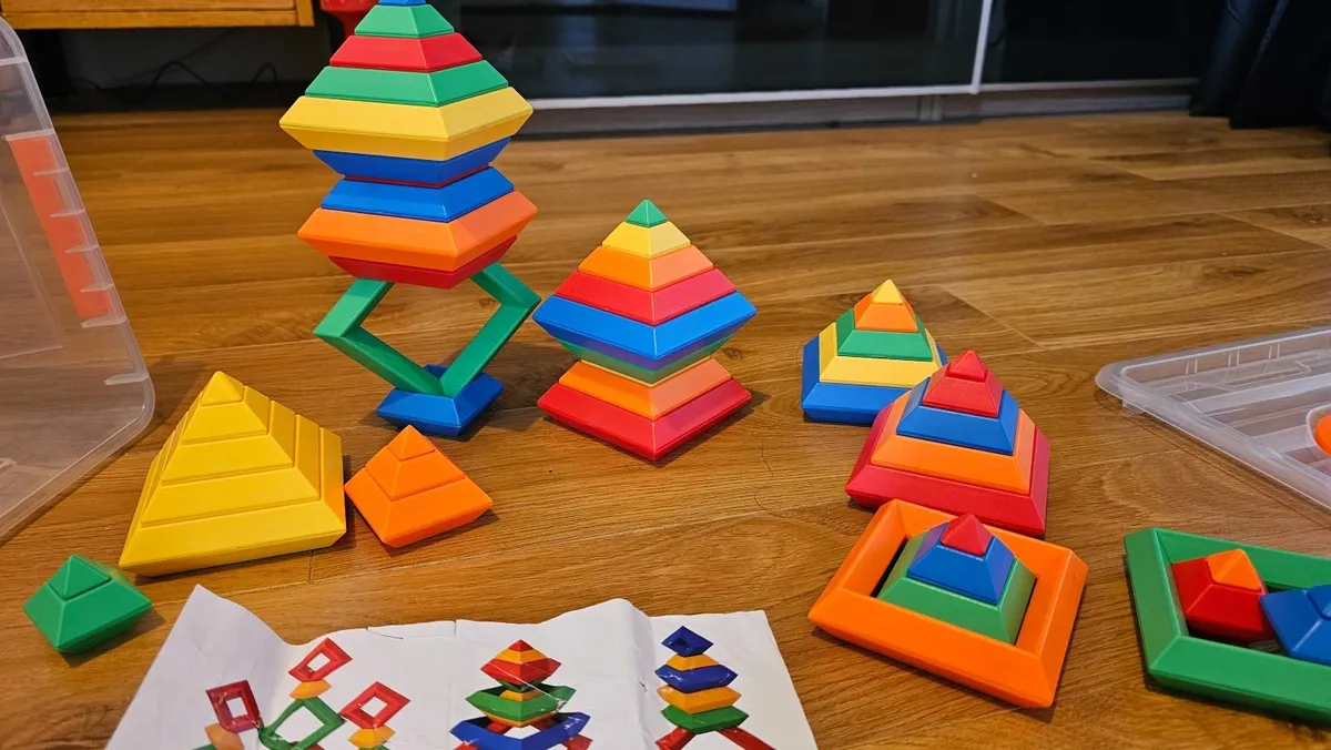 Kids skill builders pyramid with box - Image 1