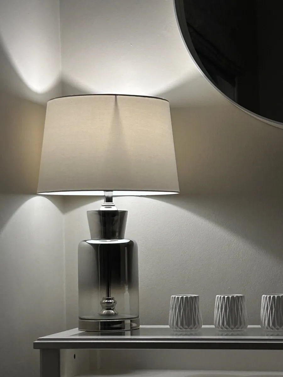 Table lamp