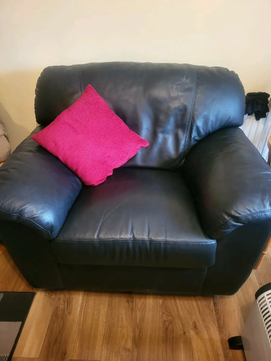 3 Piece Suite of Furniture - Image 1