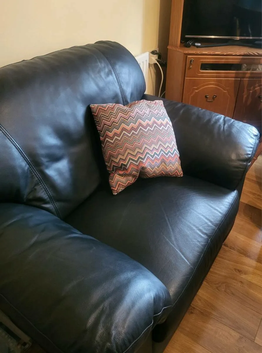 3 Piece Suite of Furniture - Image 2