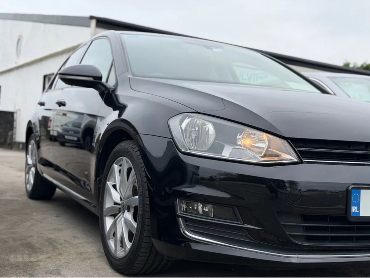 Volkswagen Golf HIGHLINE 1.2 TSI MANUAL 6SPEED FWD - Image 4