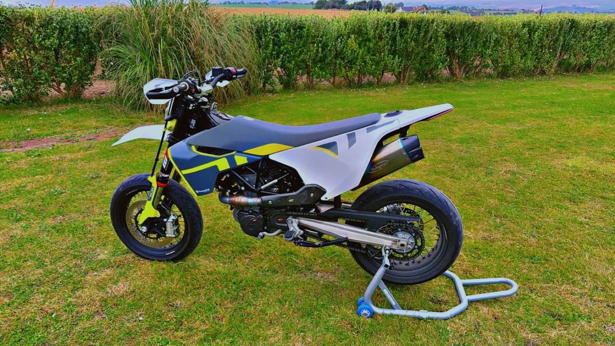 Husqvarna 701 Super Moto - Image 4