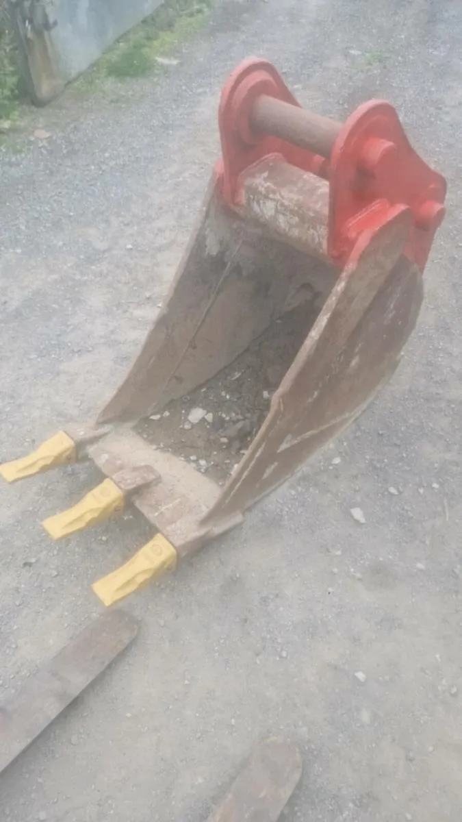 2ft Diggin Bucket 80mm Pins - Image 1