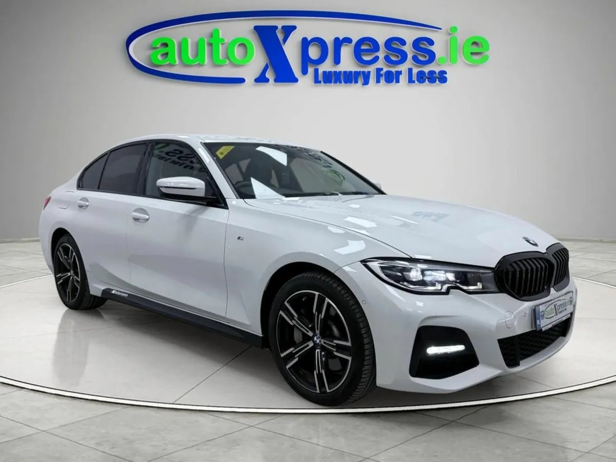 BMW 3-Series 330E M SPORT Automatic, Reversing cam - Image 1