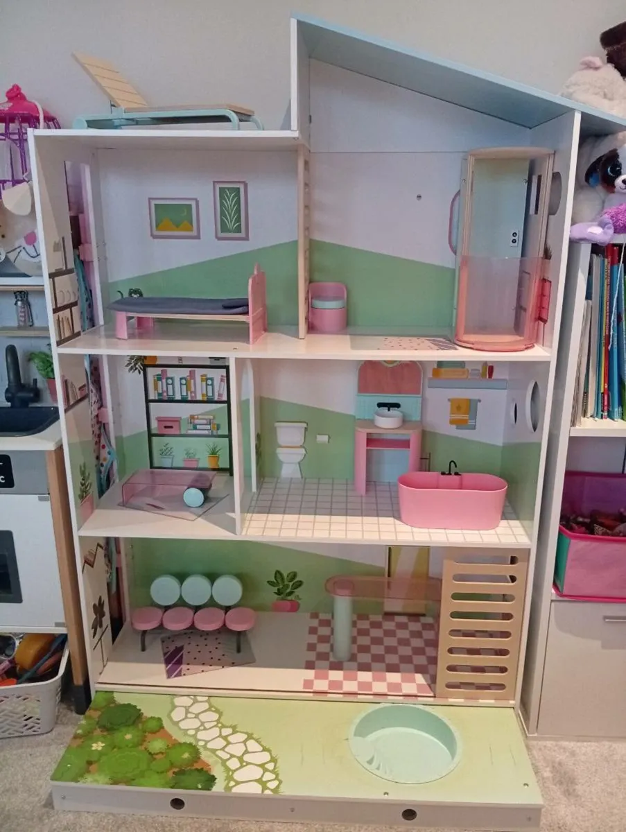 Doll house - Image 1