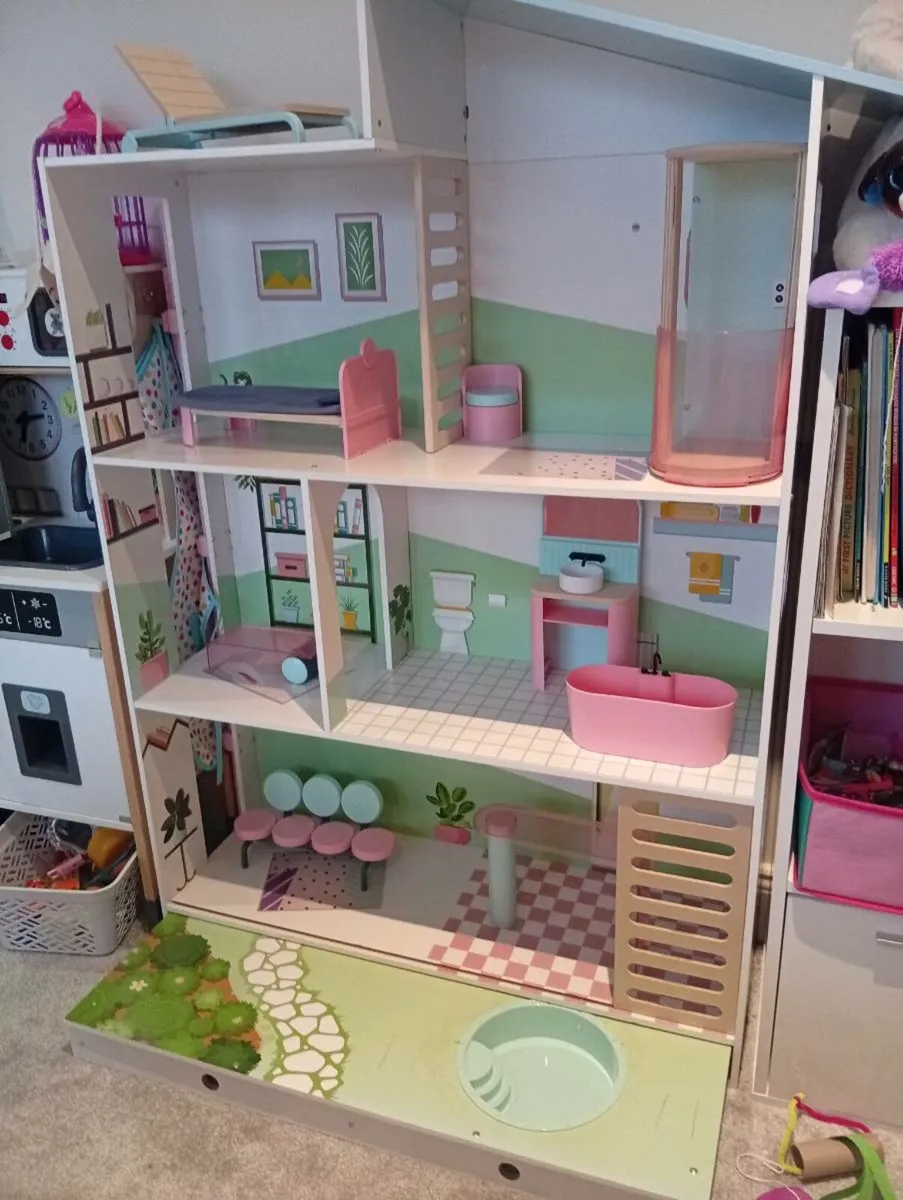 Doll house - Image 2