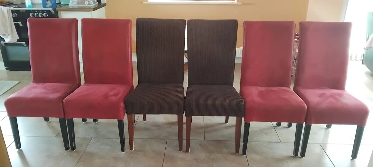 Table and chairs - Image 2