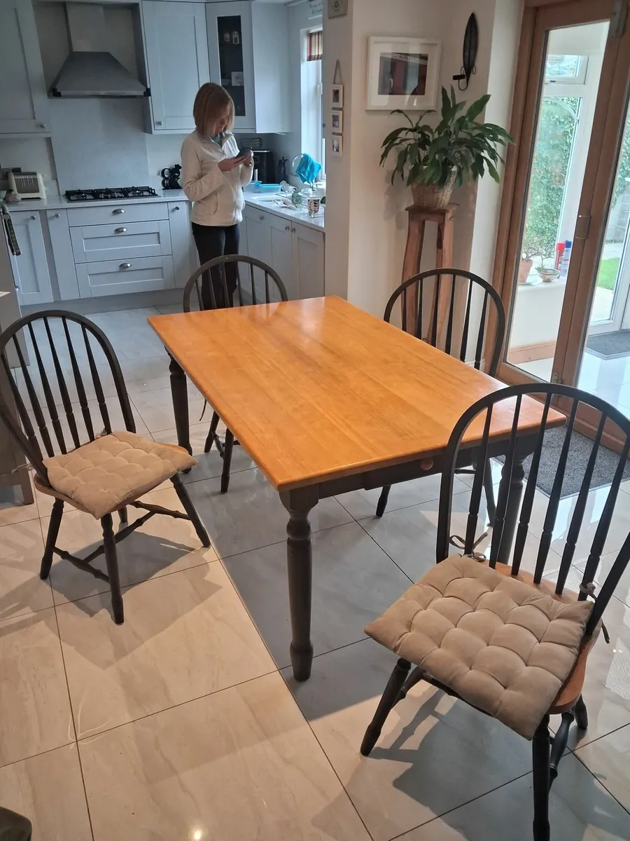 KITCHEN TABLE AND CHAIR'S - Image 1
