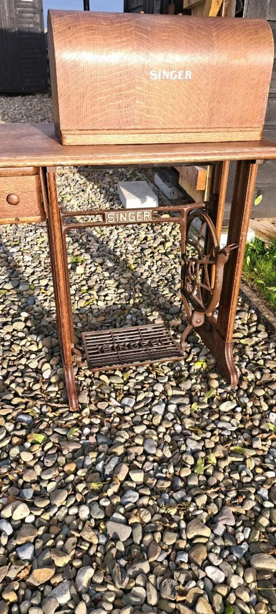 Old original  singer  sowing  machine - Image 3