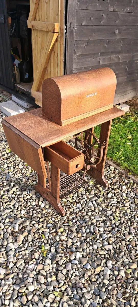 Old original  singer  sowing  machine - Image 4
