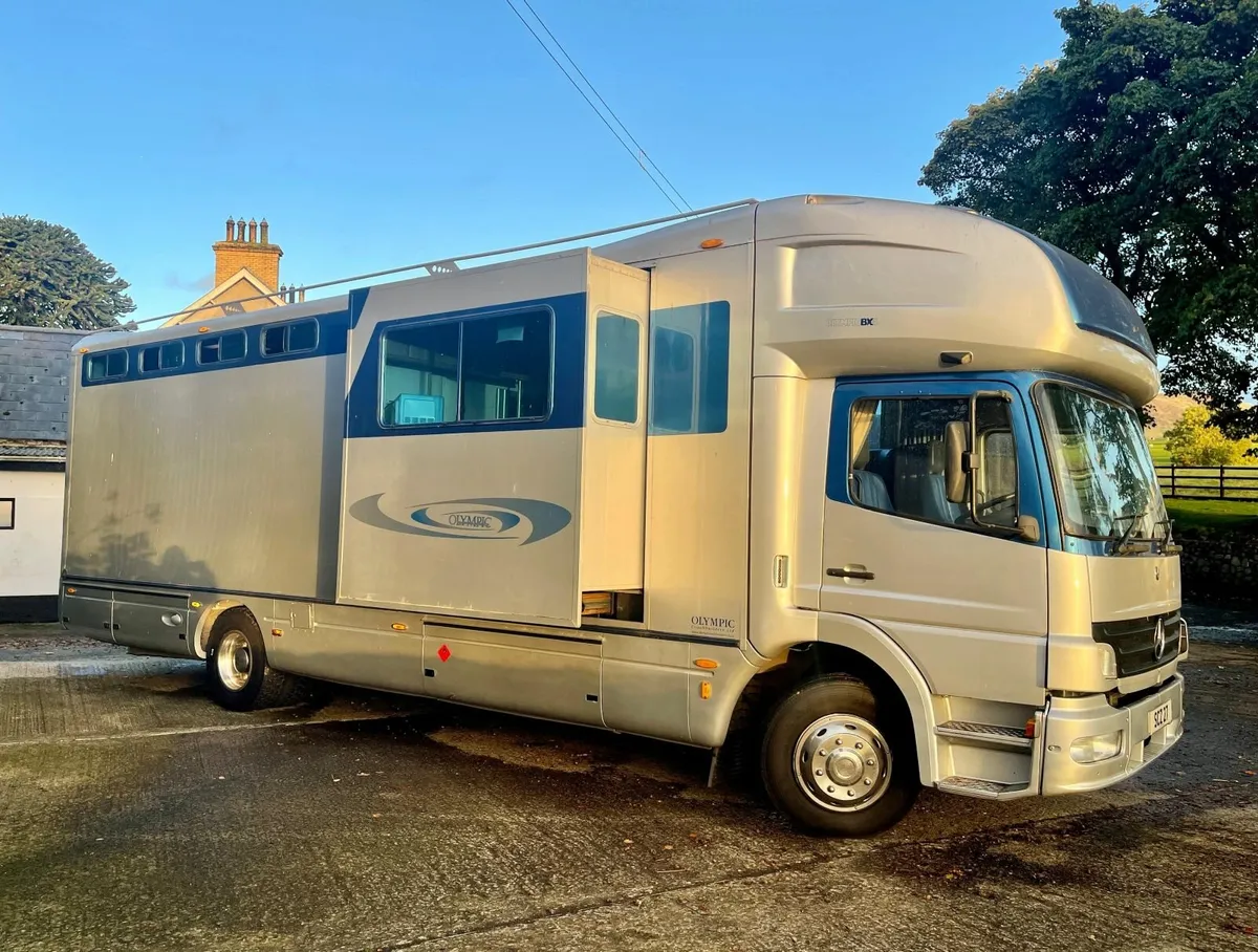 Luxury & Modern 4 Horse Olympic Mercedes Horsebox - Image 2