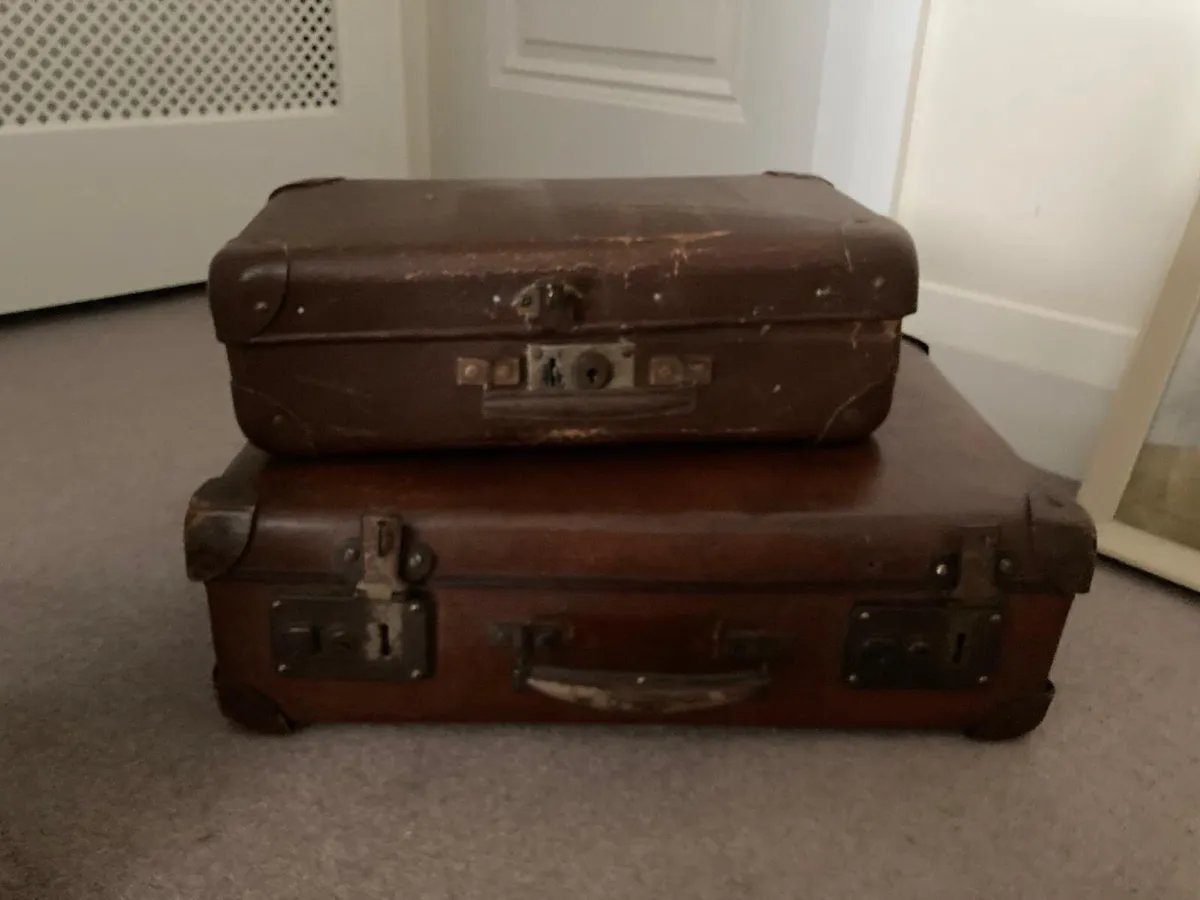 Set of old vintage suitcases - Image 1