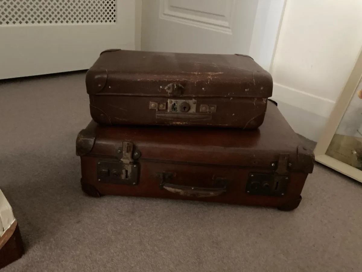 Set of old vintage suitcases - Image 2