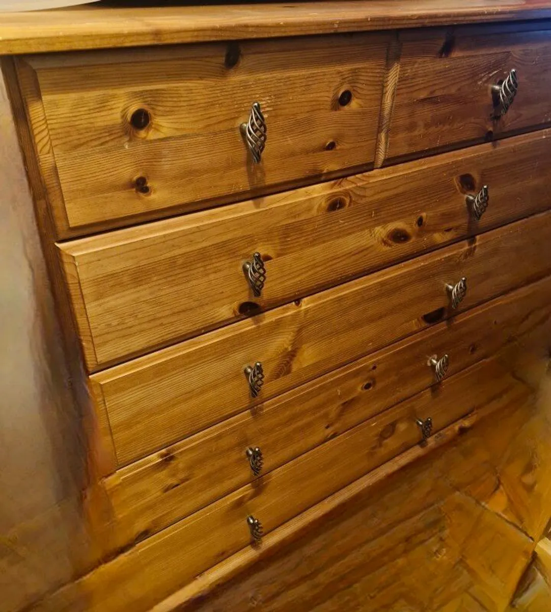 solid pine chest of drawers H95cm W90cm D40cm - Image 1