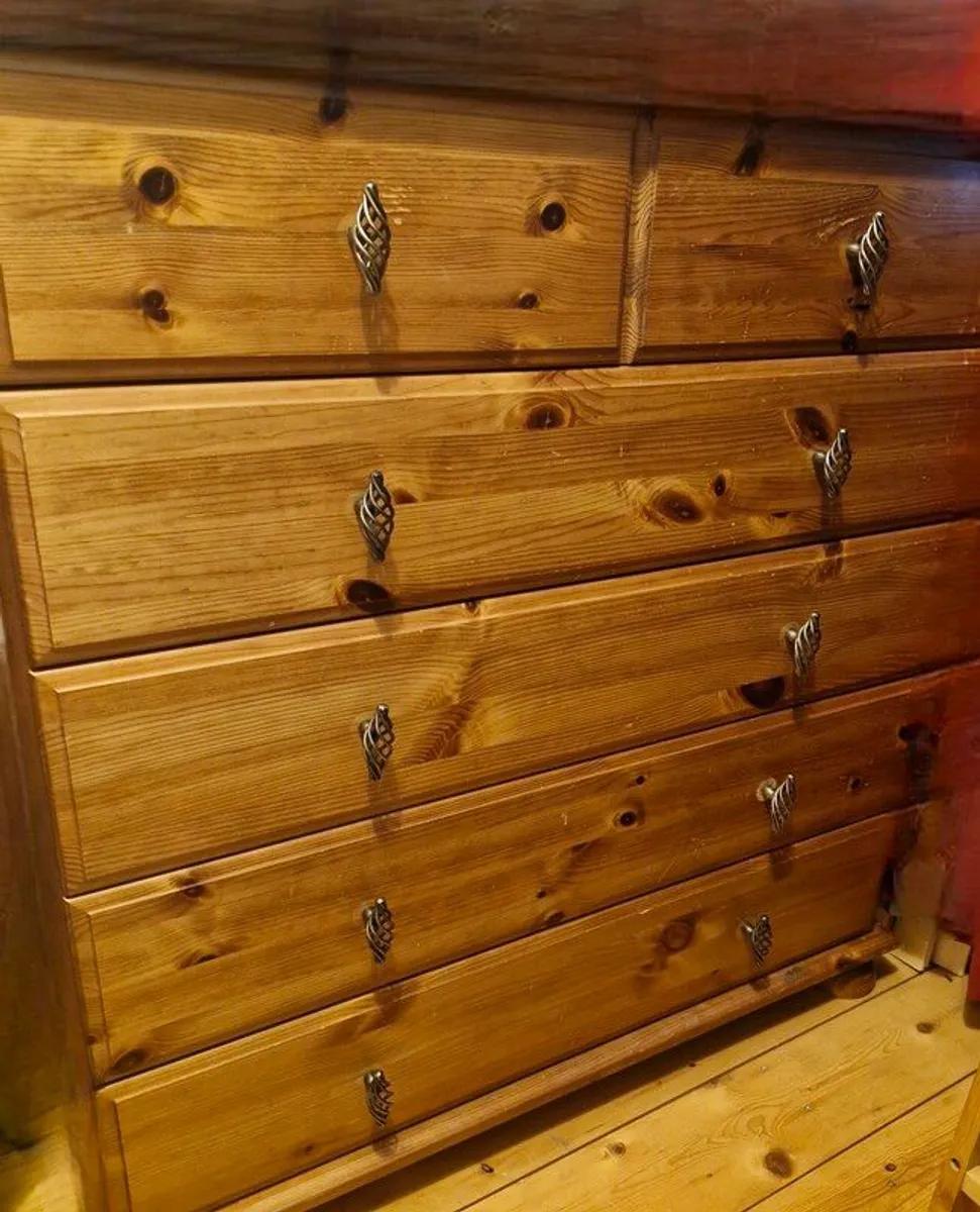 solid pine chest of drawers H95cm W90cm D40cm - Image 2