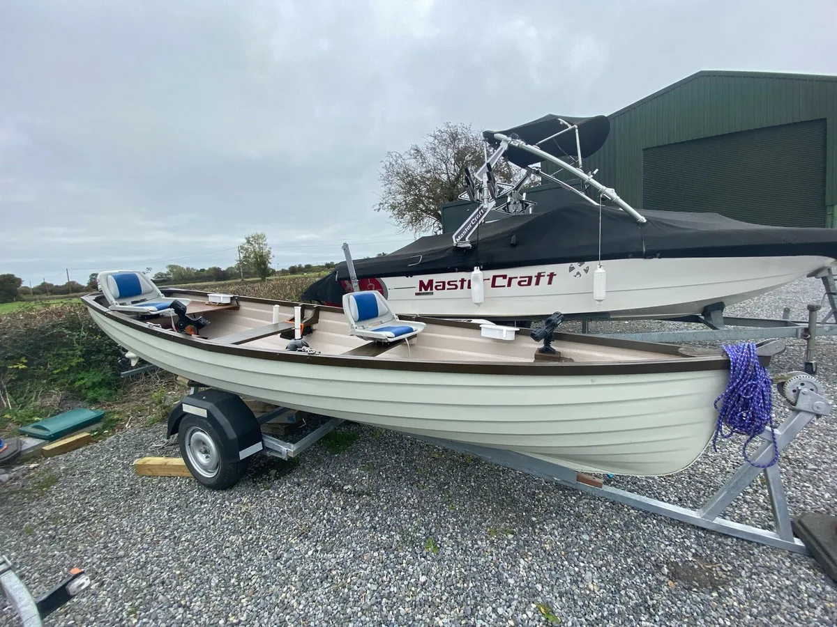 17ft Fishing boat - Image 1