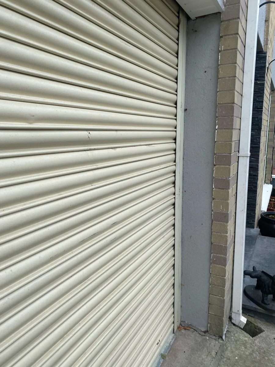 Remote metal door very strong and remote 6 years i - Image 1