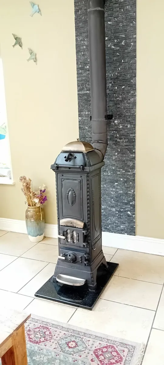 Antique stove - Image 1