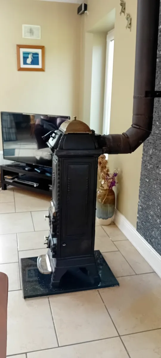 Antique stove - Image 2