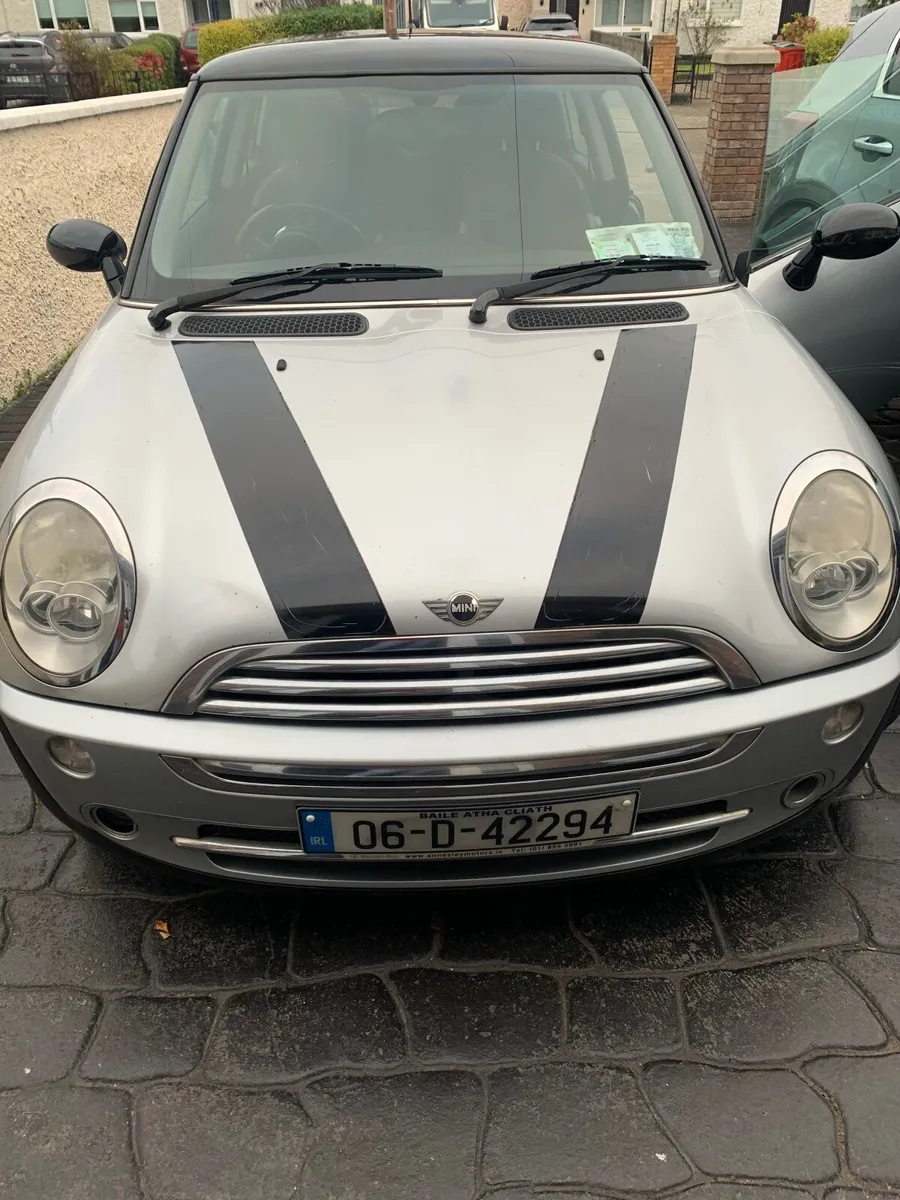 Mini Cooper 2006 with panoramic sunroof - Image 1