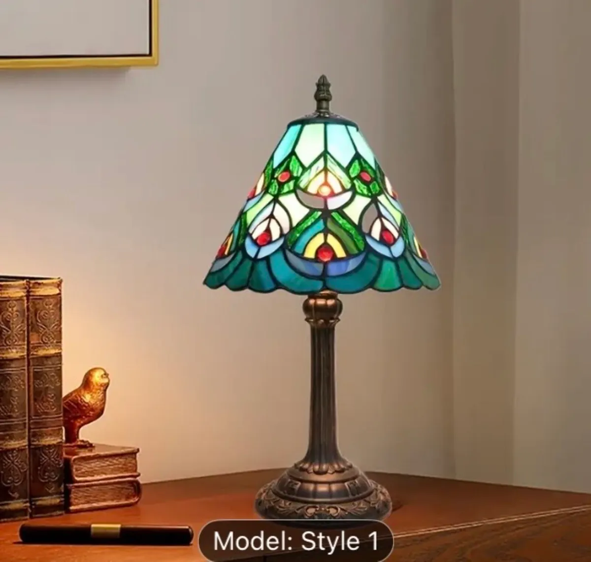 Stained glass table lamp free postage - Image 1