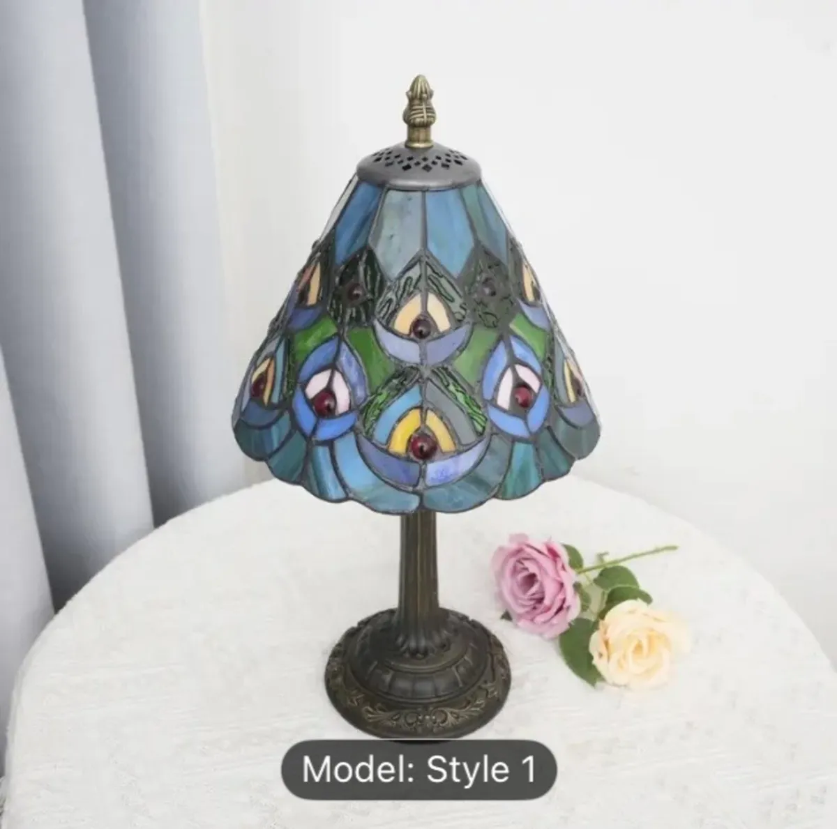 Stained glass table lamp free postage - Image 2