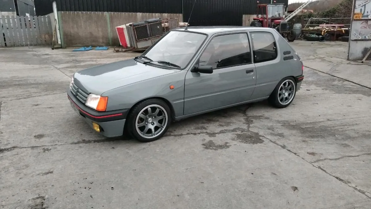 Peugeot 205 - Image 1