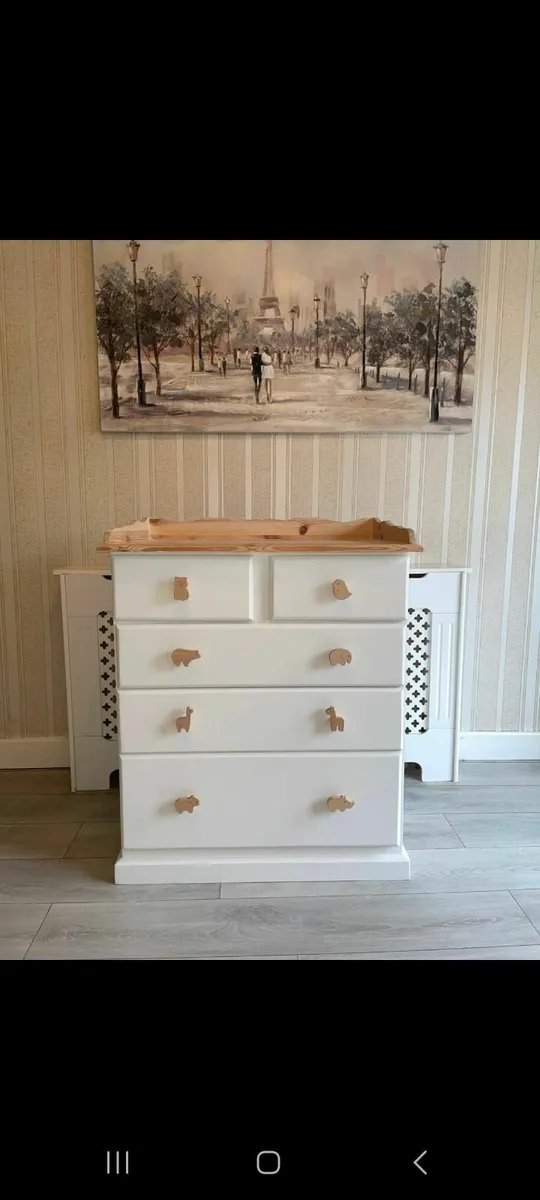 Baby changing table - Image 1