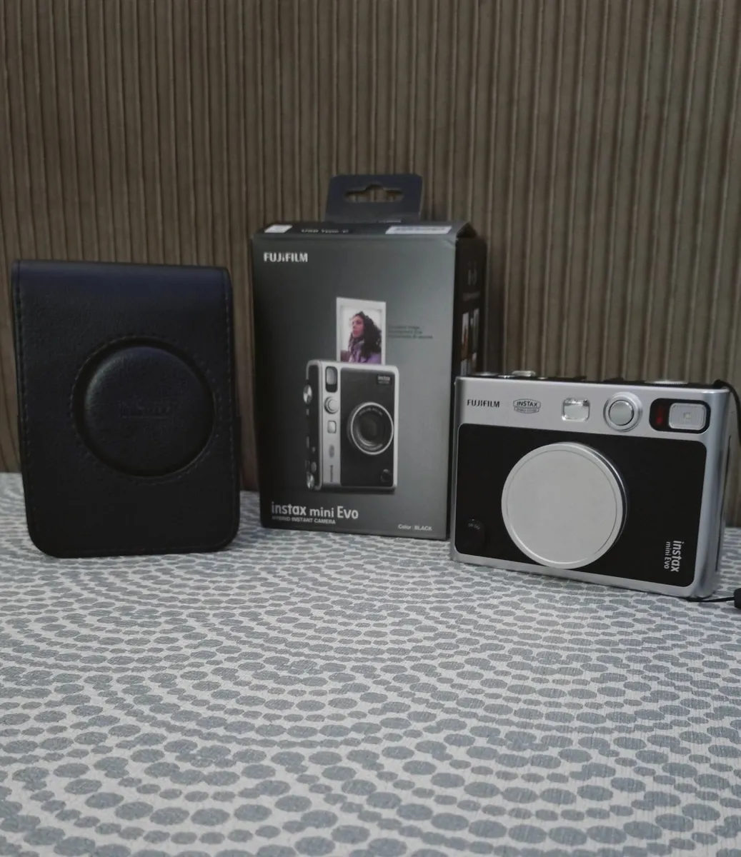 Fujifilm Instax Mini Evo - Image 1