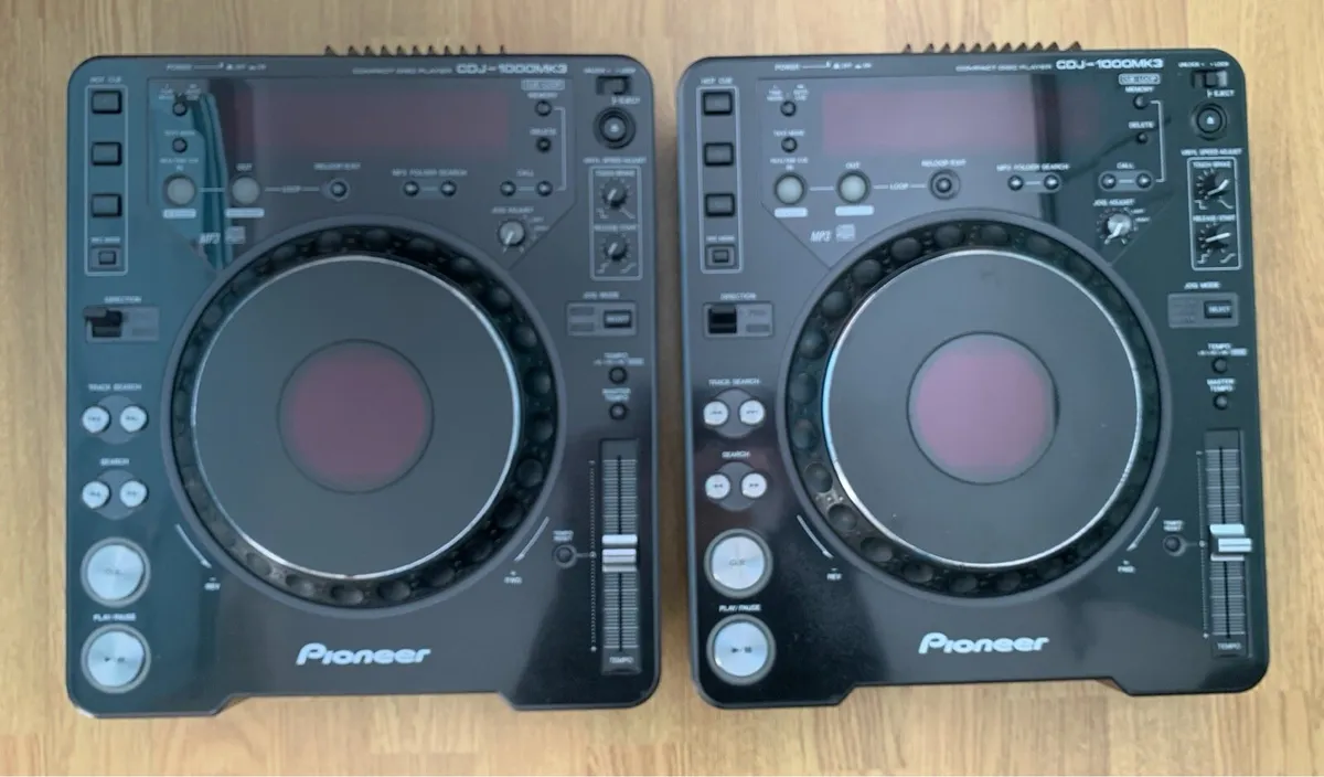 Pioneer CDJ 1000 mk3 + Coffin Case - Image 1