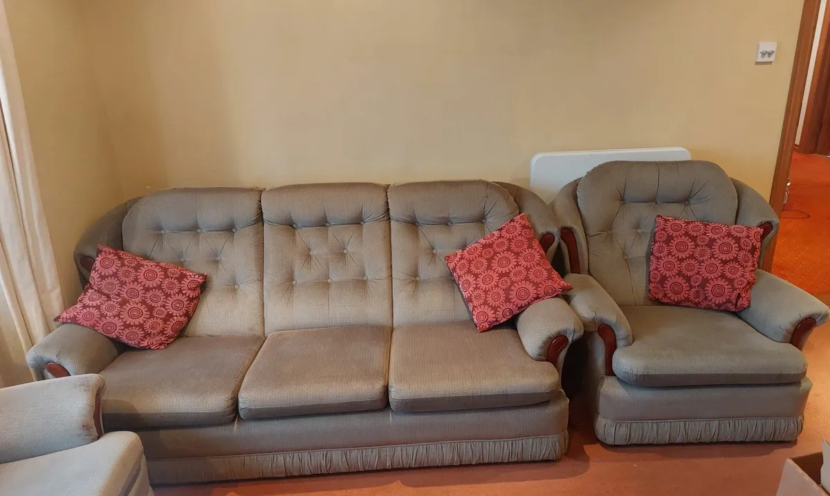 Couch & 2 Armchairs - Image 4