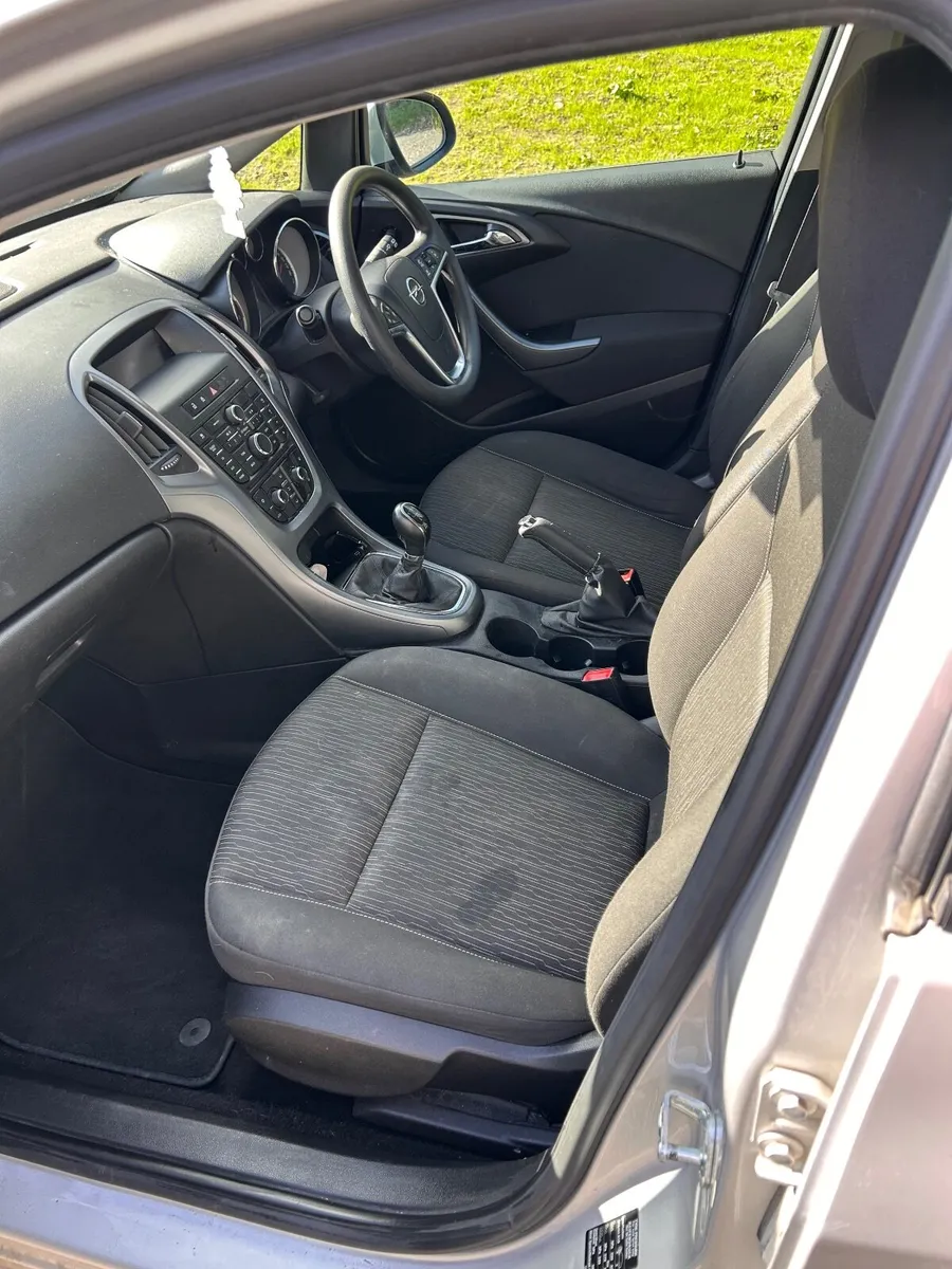 Opel Astra 2014 - Image 3