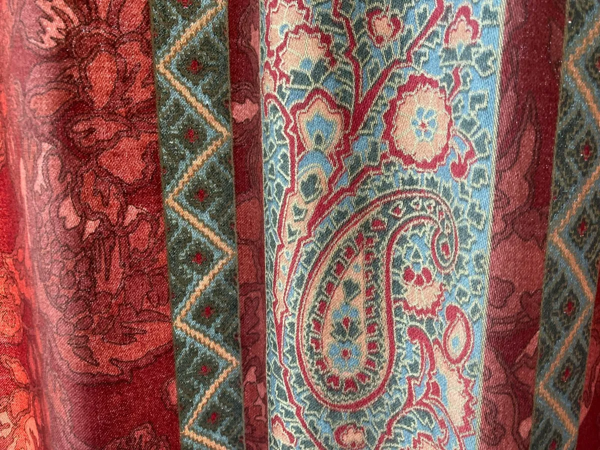 Curtains - Image 2