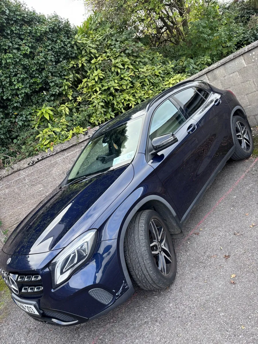 MERCEDES GLA 180 AUTO - Image 2
