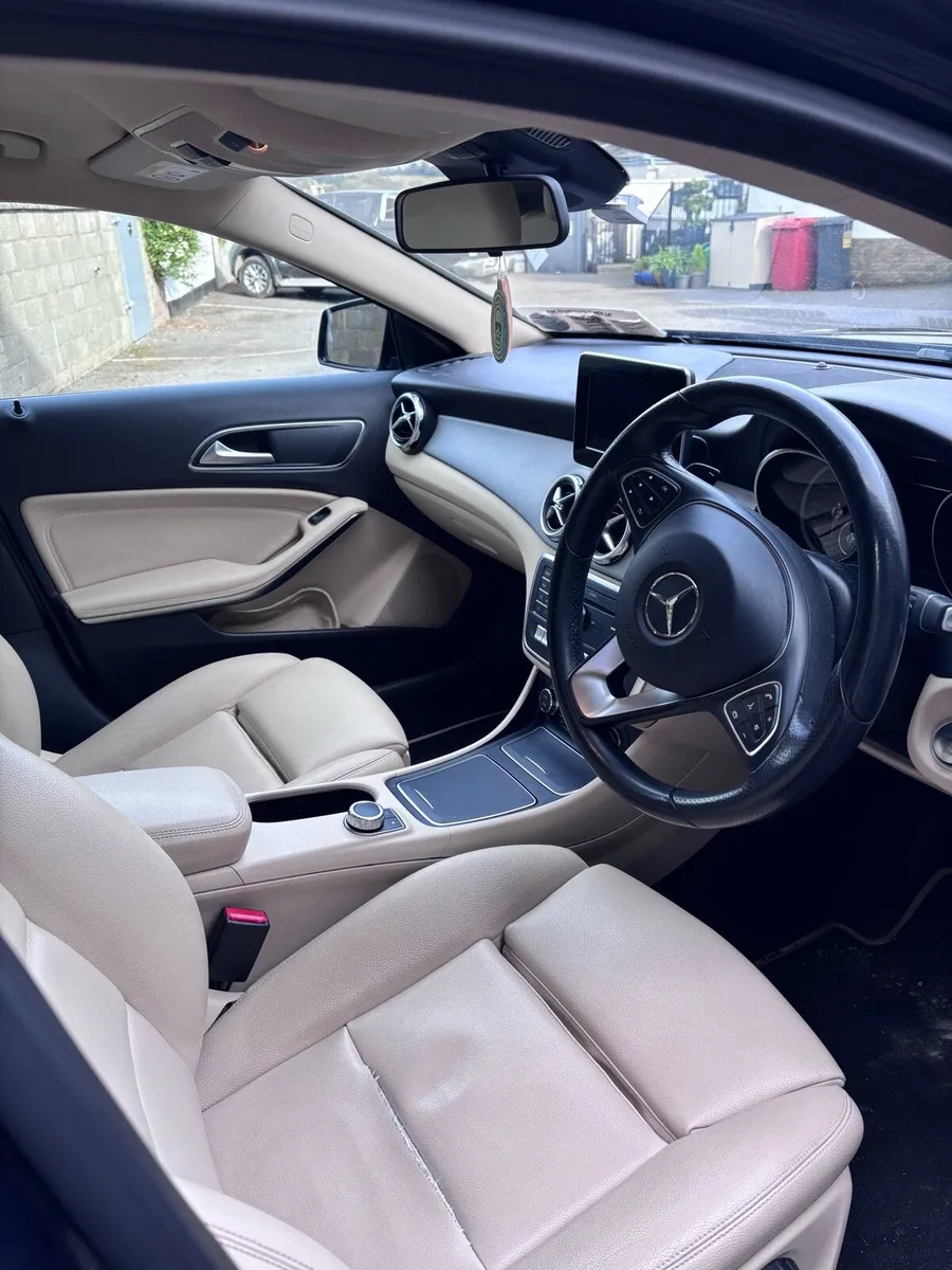 MERCEDES GLA 180 AUTO - Image 4