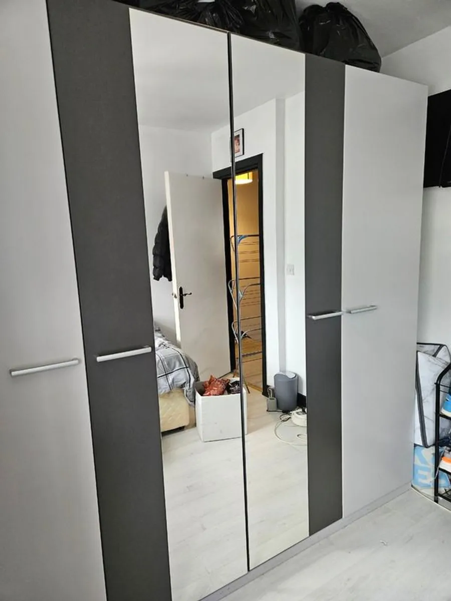 Bedroom wardrobe - Image 1